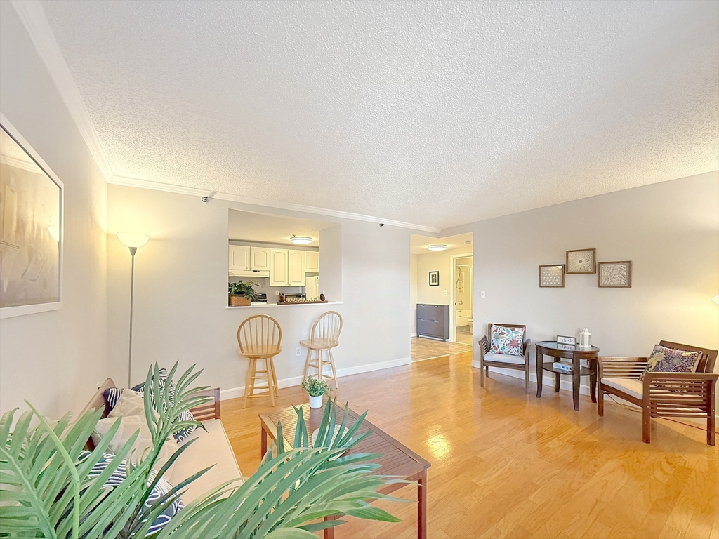 15 N Beacon St, Allston