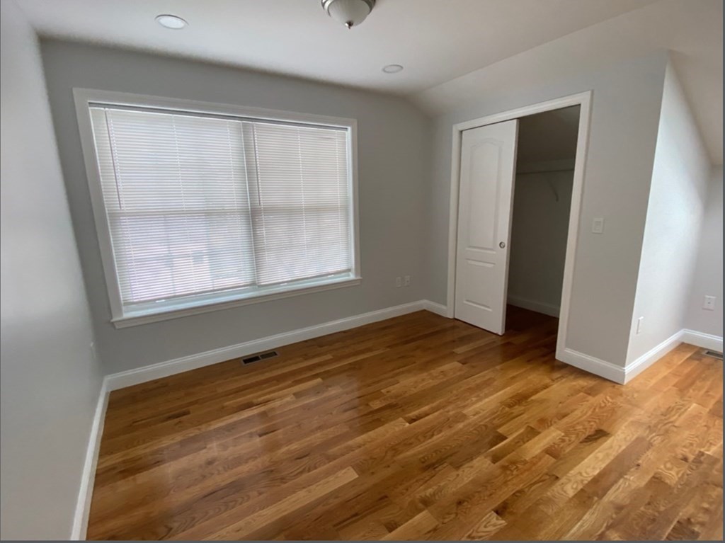 3 bed, 3.5 bath apartment for rent at 16 Walnut St Unit 1, Tufts University — photo 12 of 17