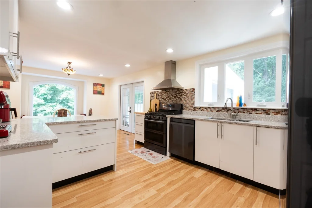 5 Fairview Rd, Canton