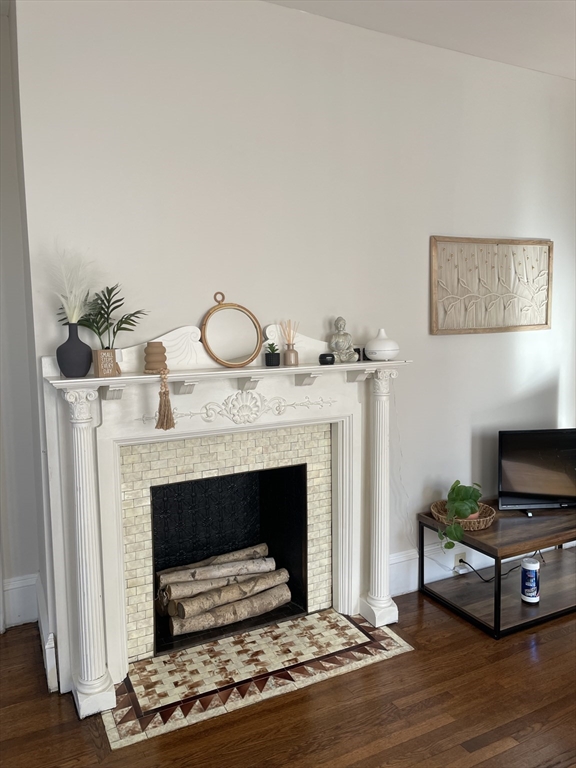 986 Plymouth Ave, Fall River