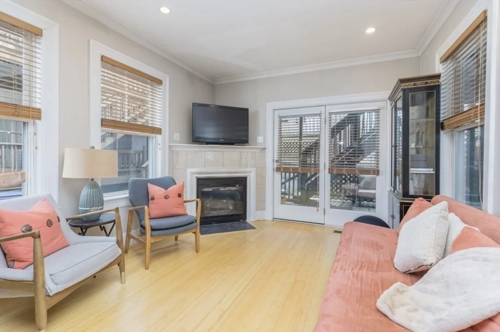 3 Leeds St, South Boston