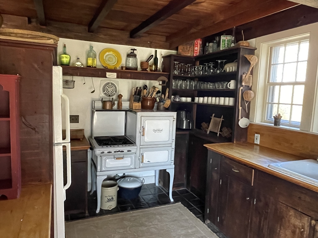 1720 Main Rd, Westport Point