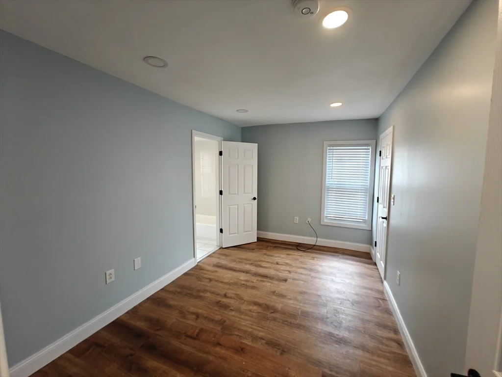 102 Mount Pleasant Ave, Roxbury
