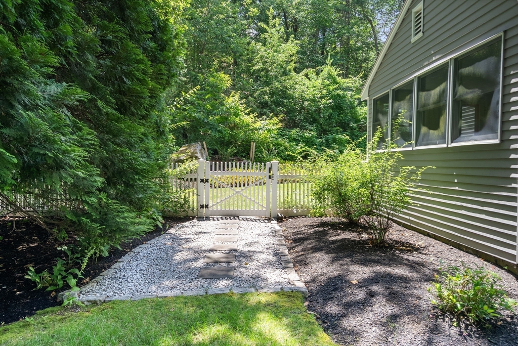 26 Cedar Hill Rd, Dover