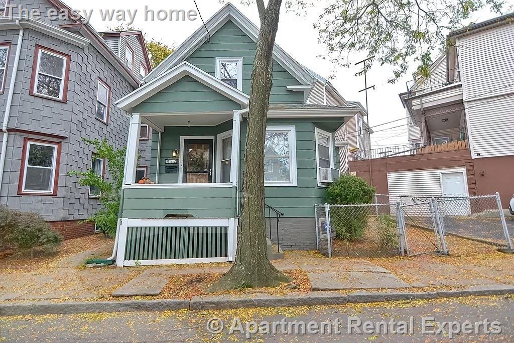 22 Dell St, East Somerville