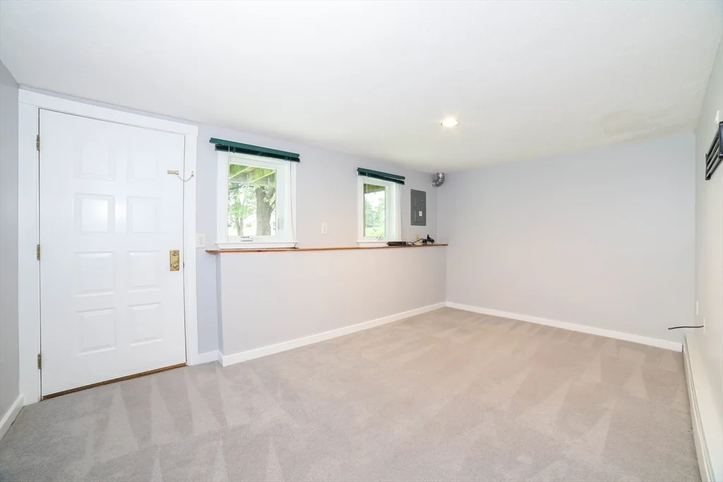 64 Camelot Dr, Tatnuck