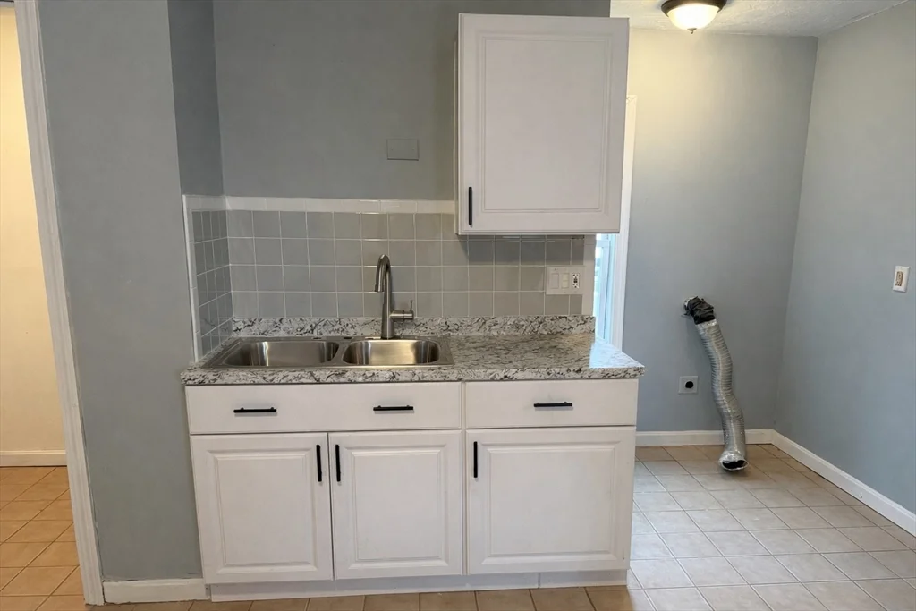 105 Clarendon St, Fitchburg