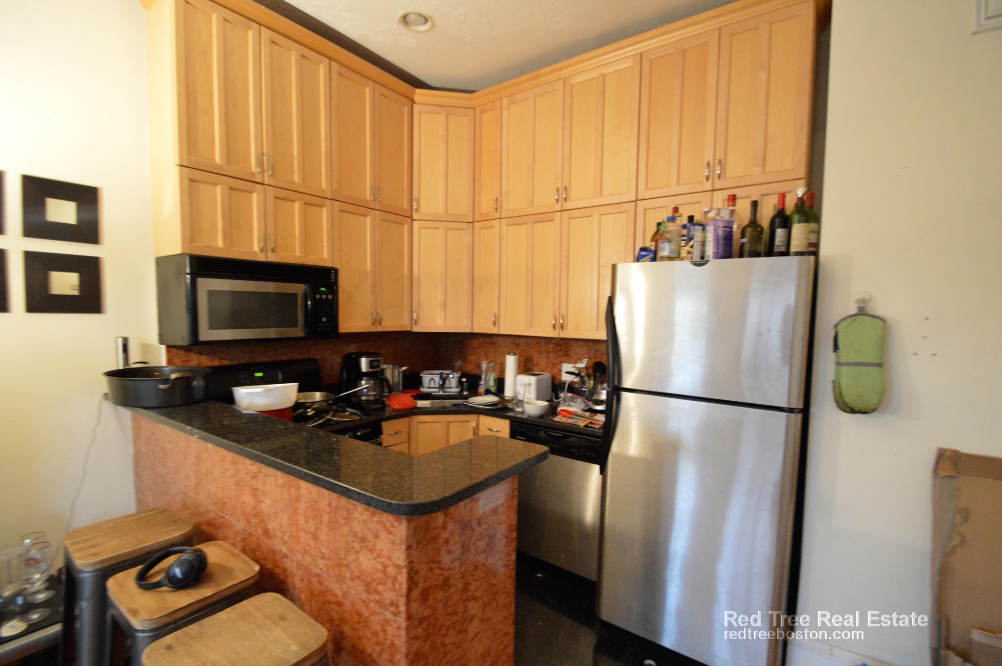 1689 Beacon St, Aspinwall Hill