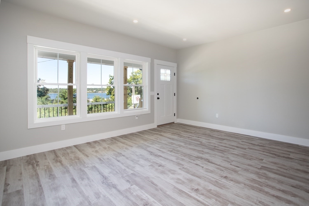 351 Danforth St, Fall River