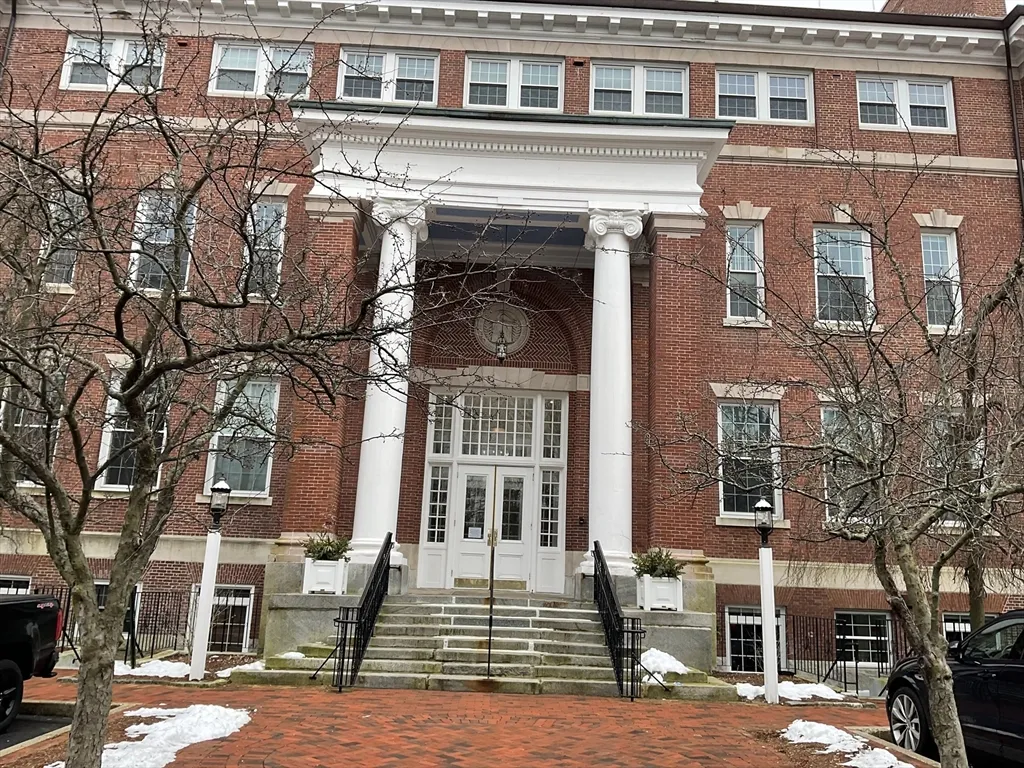 52 Sanborn St, Reading