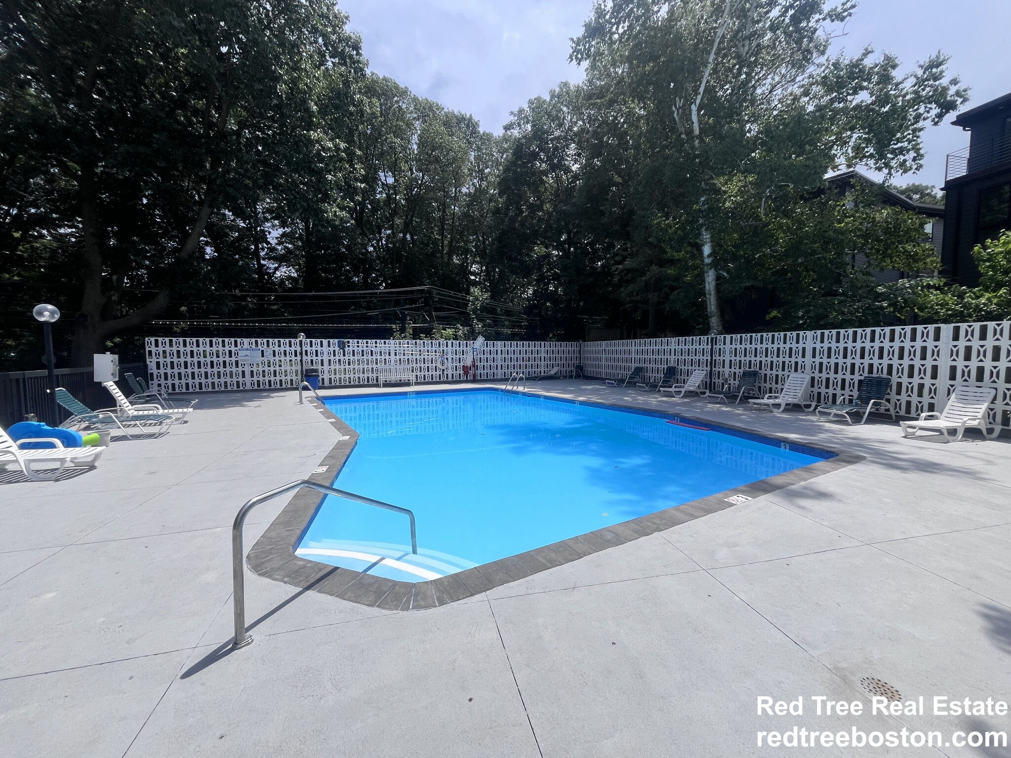 101 Monmouth St, Longwood