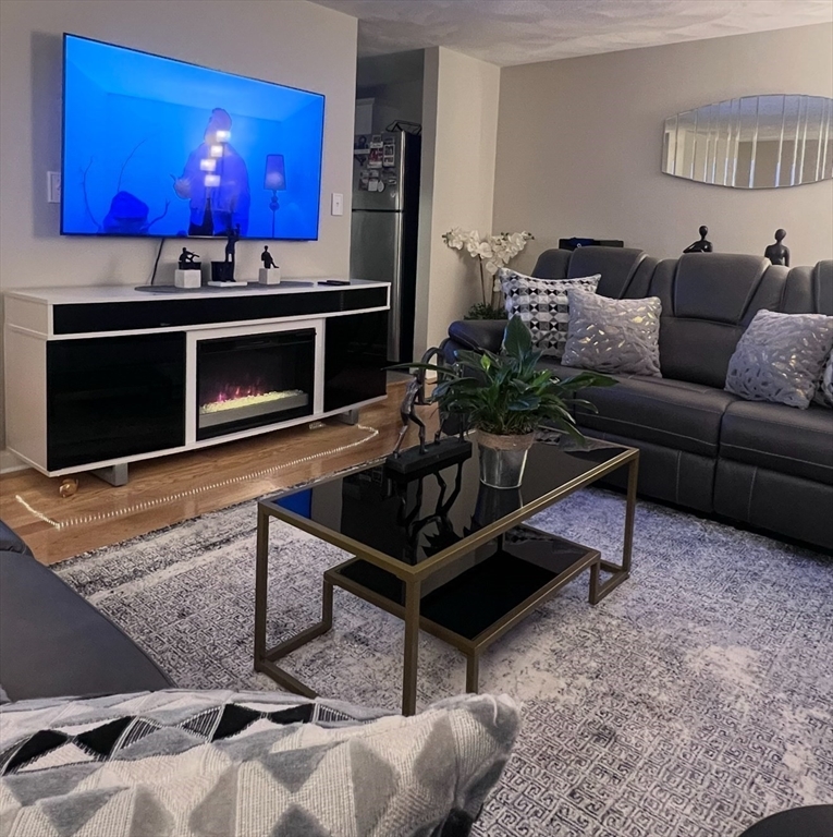 25 Patrick Rd, Tewksbury