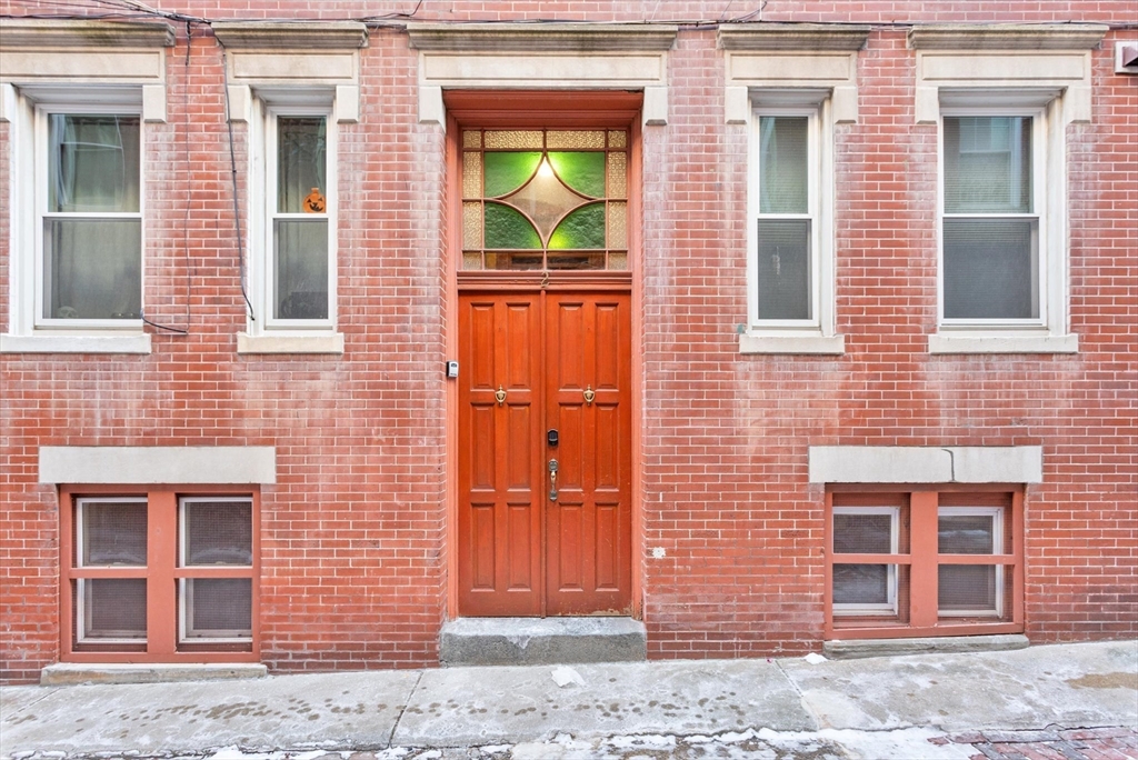 2 Powers Ct, North End