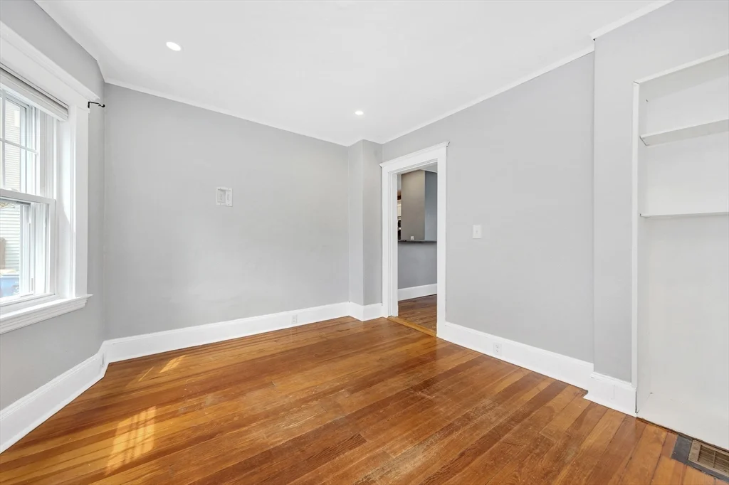 36 Marshall St, Winthrop Center