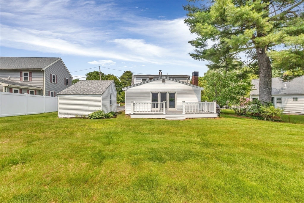 4 Oakridge Ave, Natick