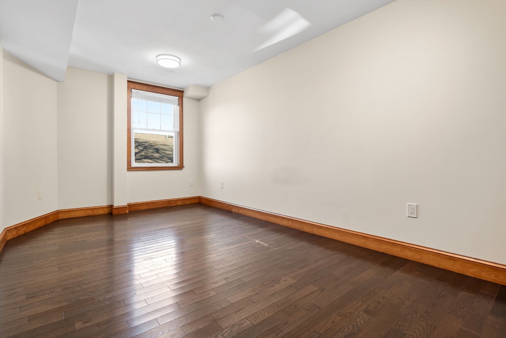 44 Maple St, Danvers