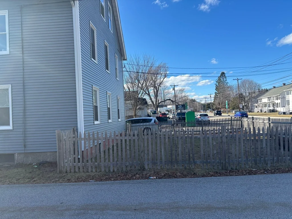 292 Providence Rd, Grafton