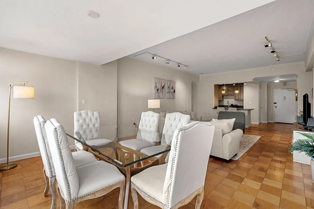 2 Hawthorne, West End