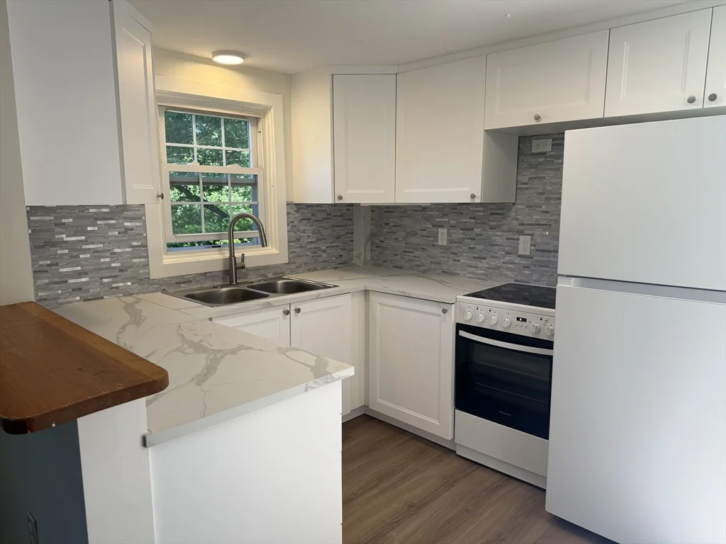28 Crestview Dr, Westborough