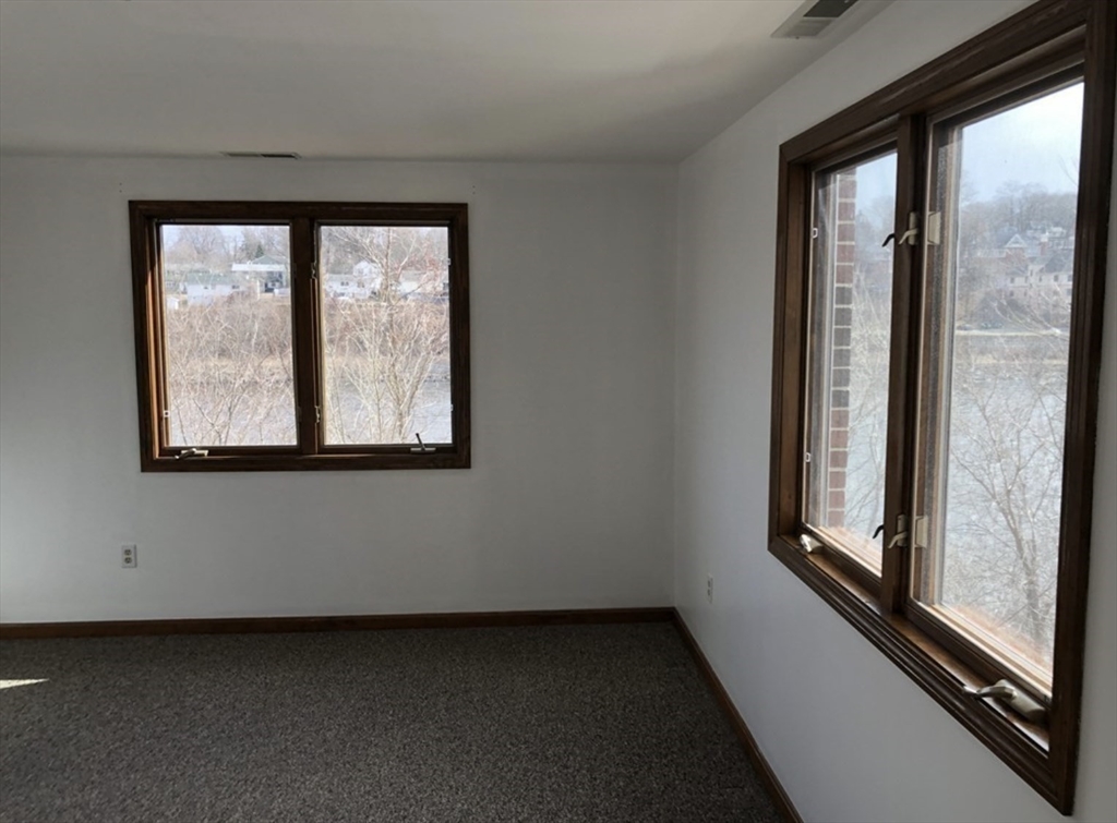 333 1st St Blvd, Lowell