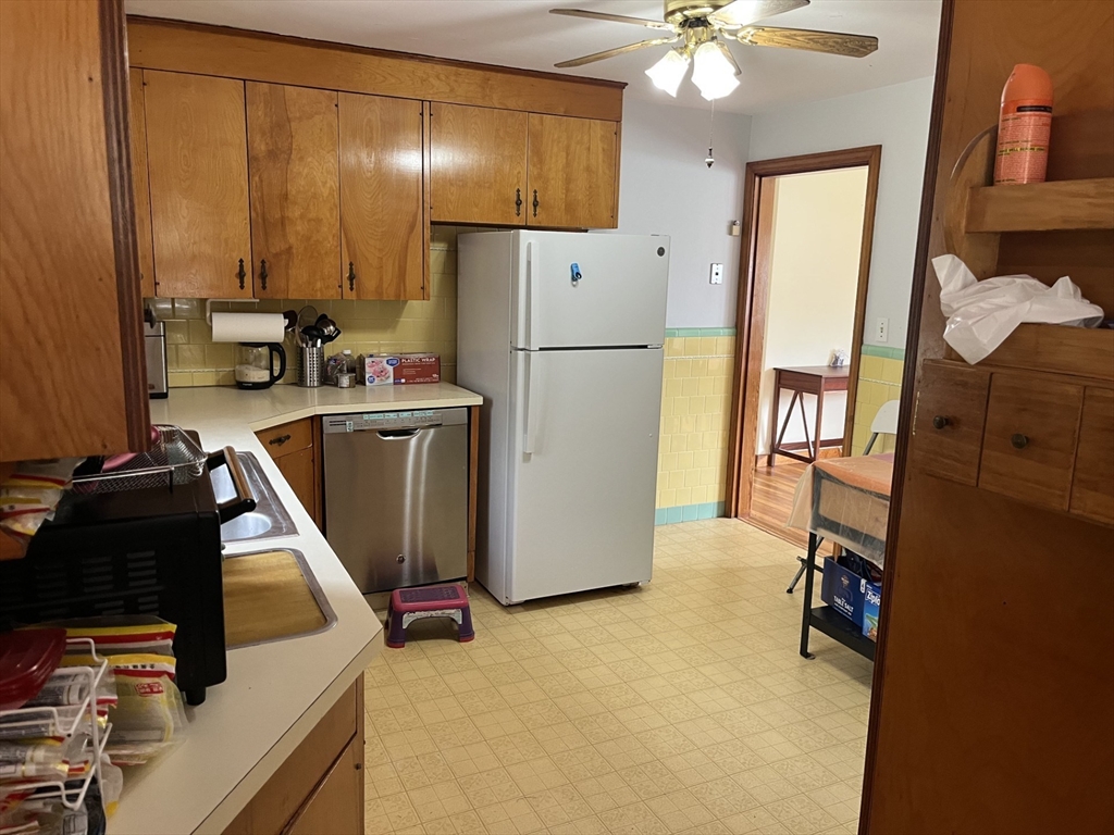 32 Harriet Ave, Shrewsbury