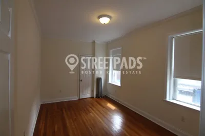 15 Green St, North Brookline