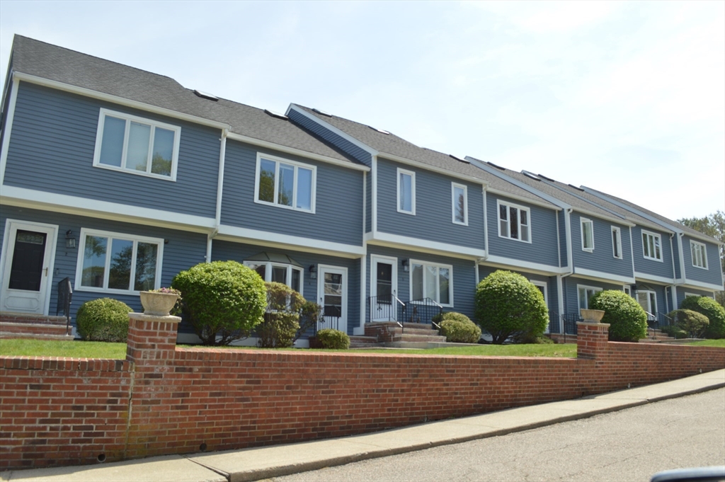 2 Turning Mill Ln, Quincy