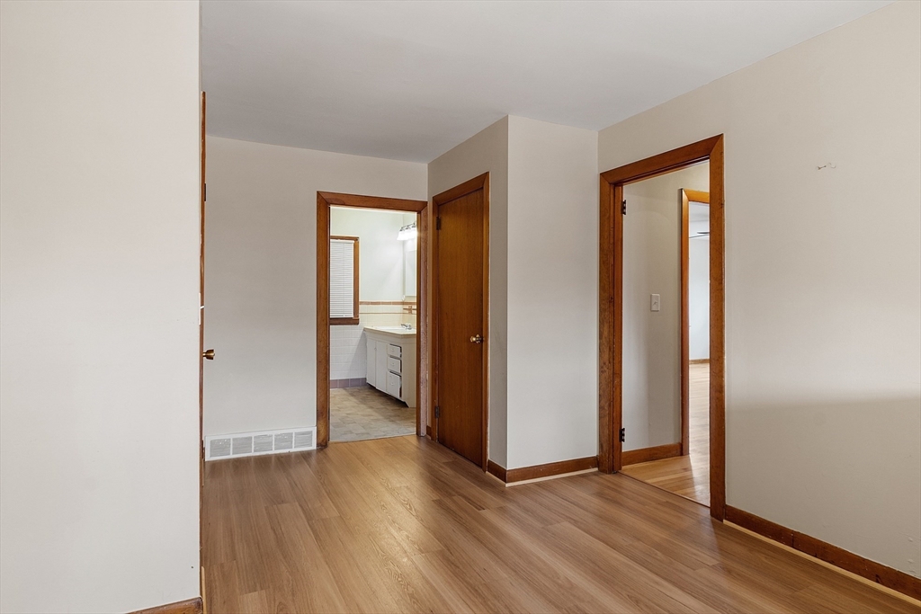 104 N Main St, Mansfield