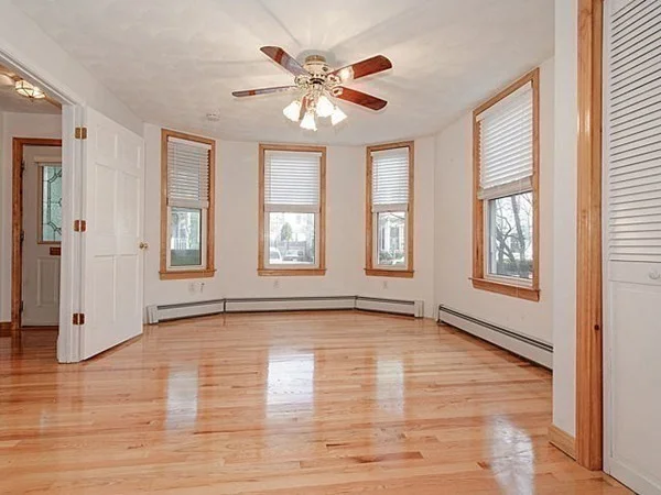 24 Burnside Ave, Spring Hill