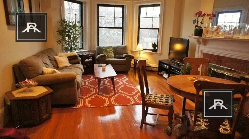 1689 Beacon St, Aspinwall Hill