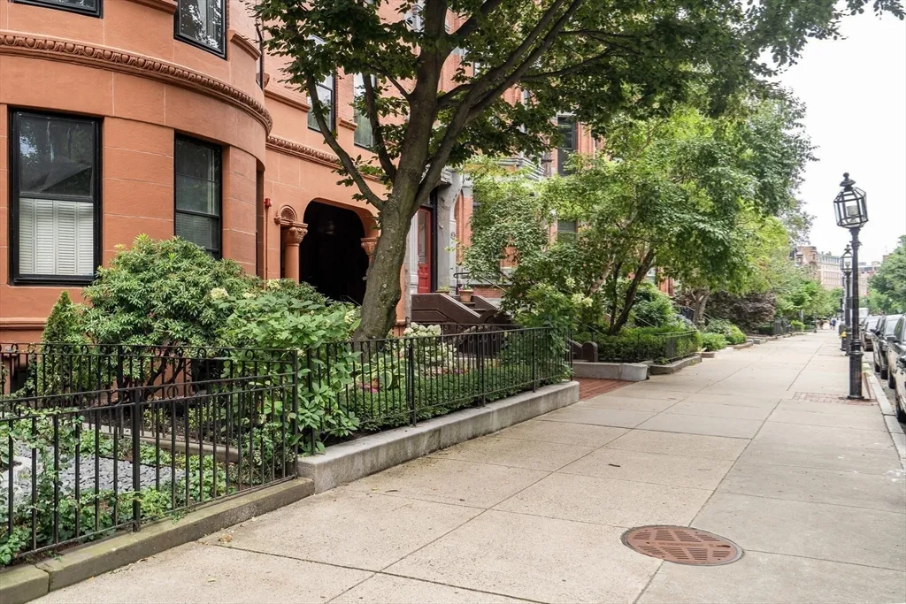 290 Commonwealth Ave, Back Bay