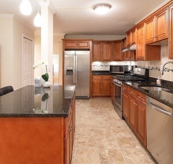 2 Hawthorne Pl, West End