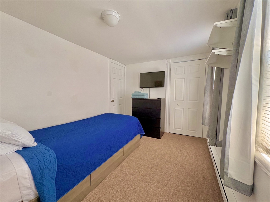 285 Roxbury St, Roxbury