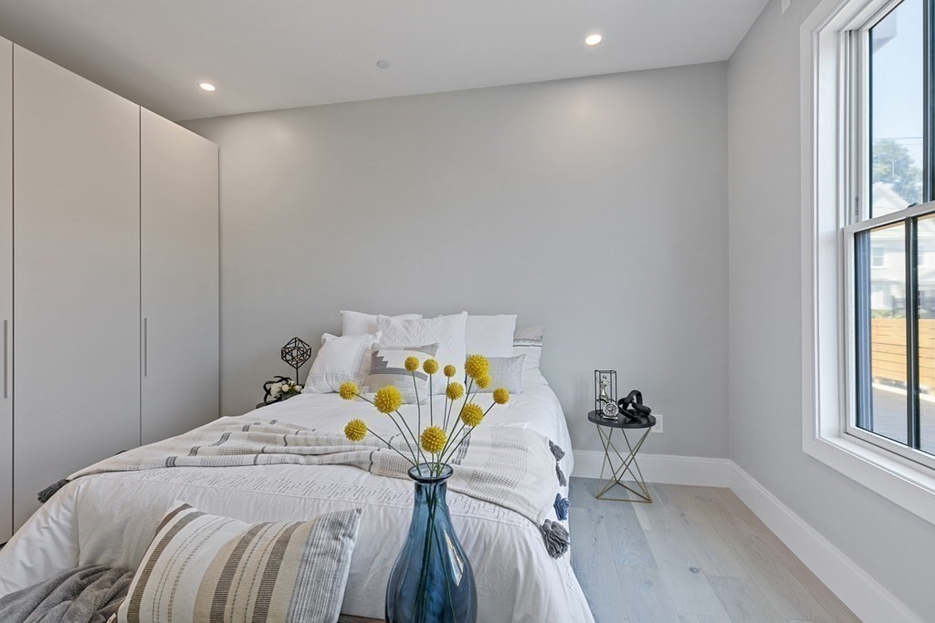 88 Dover St, Davis Square