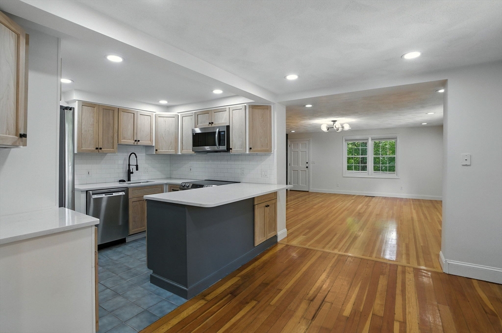 64 Lincoln Ave, Lynnfield