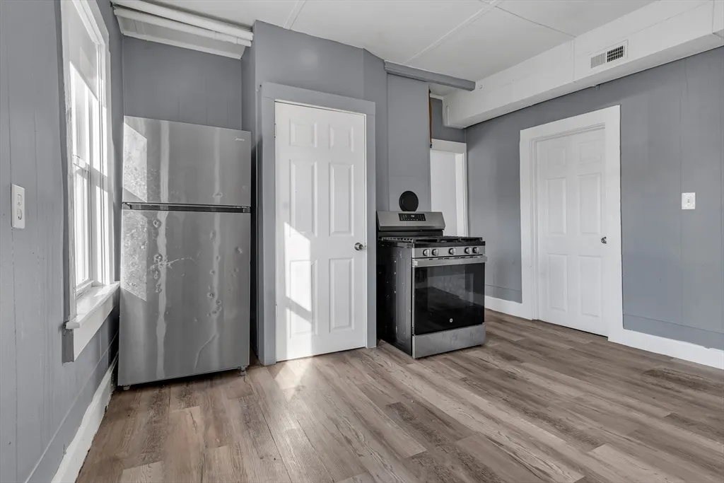 13-R Plain St, Taunton