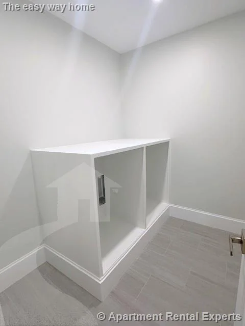 37 Governor Winthrop Rd, Ten Hills