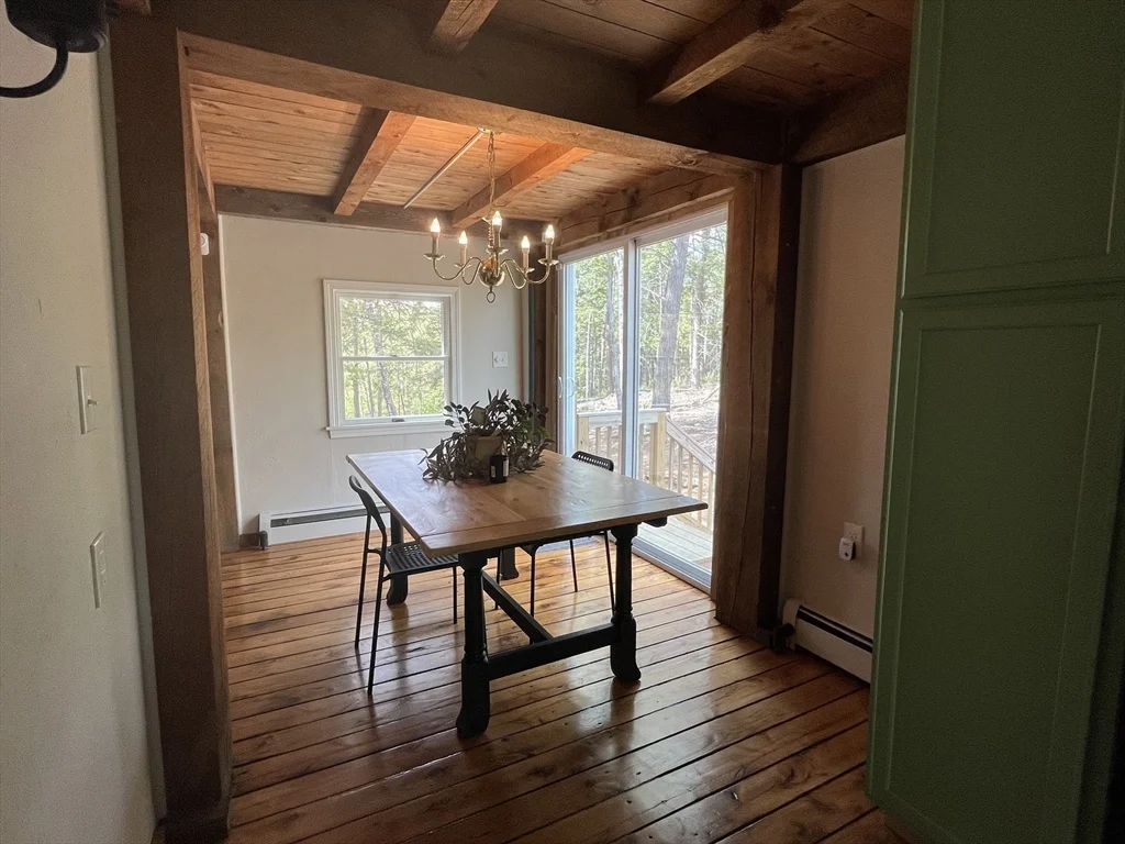 102 New Templeton Rd, Hubbardston