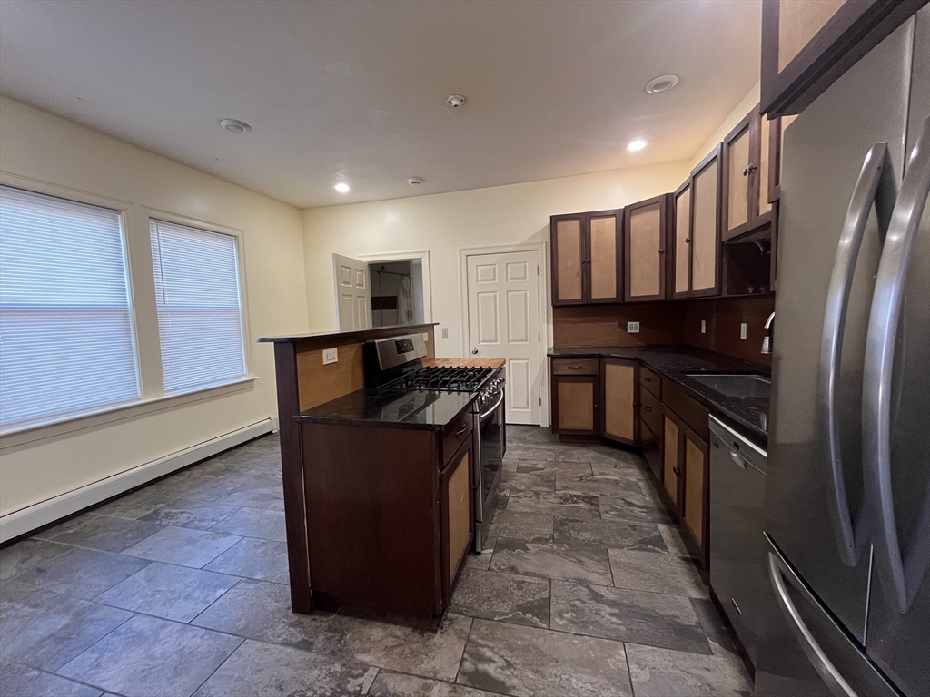 8 Mechanic St, Attleboro