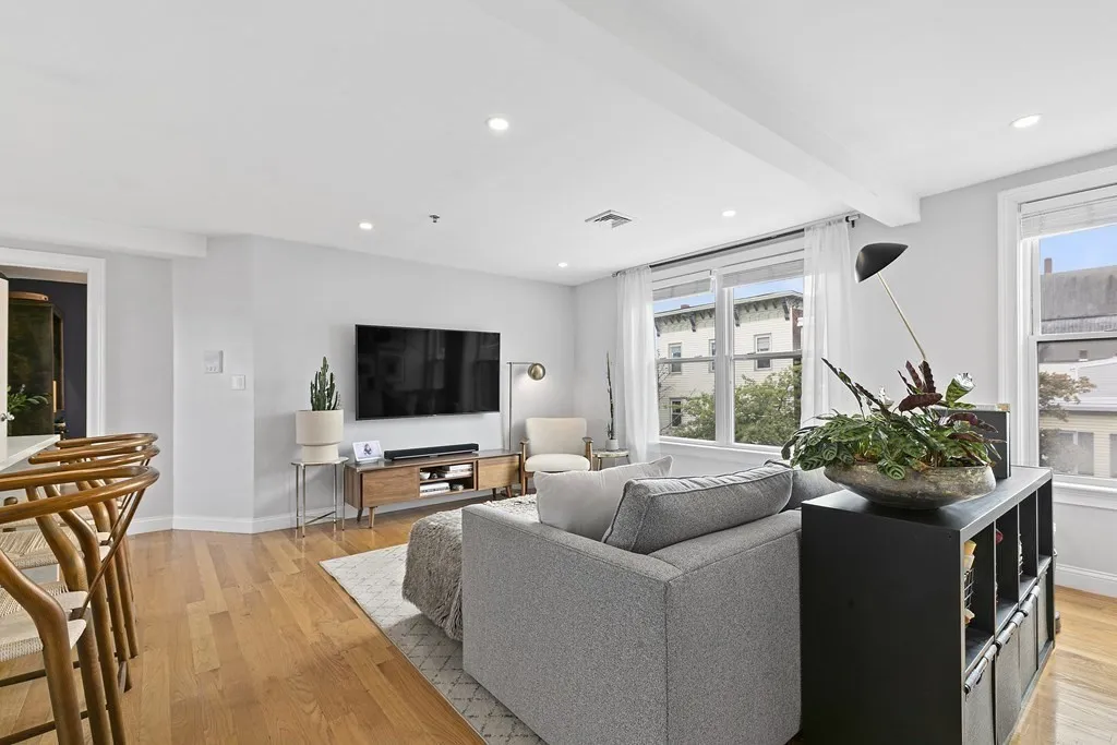 545 Cambridge St, East Cambridge