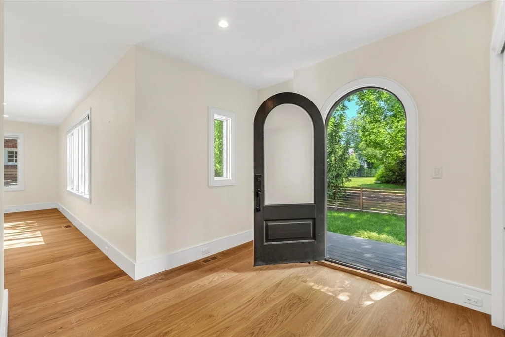 59 Fresh Pond Ln, West Cambridge