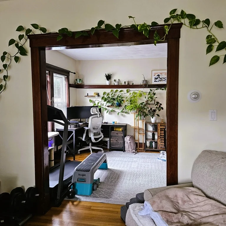 97 Hammond St, Waltham