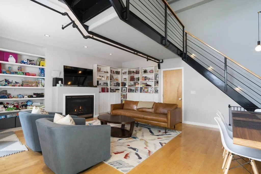 8 Newcomb, Roxbury
