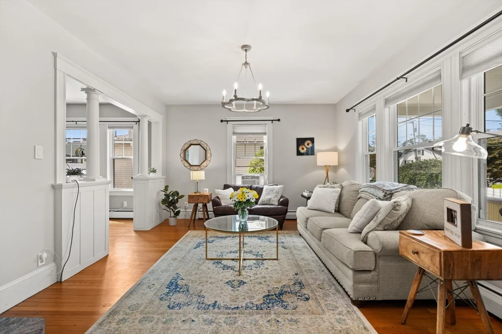 196 Waverley Rd, North Andover