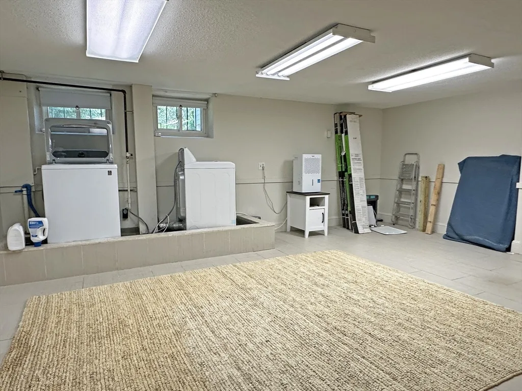 6 Brownson Ter, Jamaica Plain