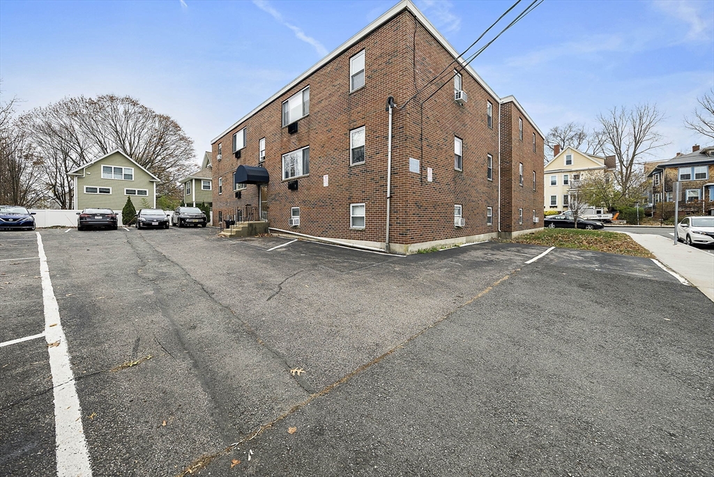 71 Oxford Ave, Strawberry Hill