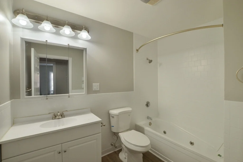 1049 Pleasant St, New Bedford