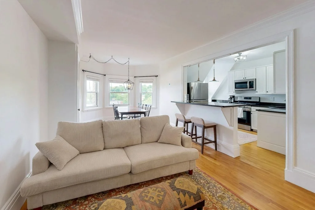 15 Garrison Rd, Brookline Hills