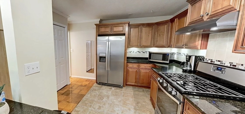 2 Hawthorne Pl, West End