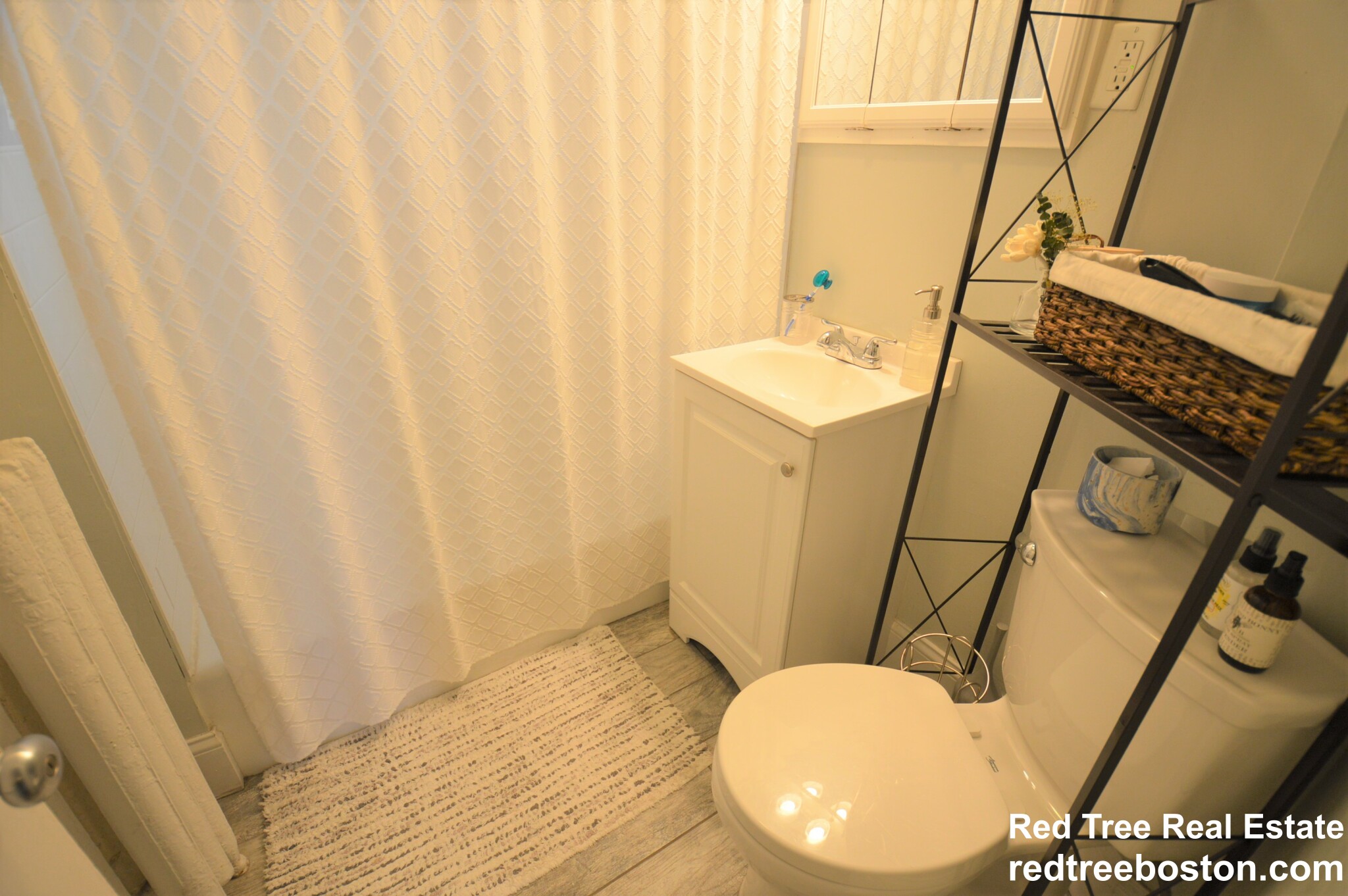 14 Breck Ave, Oak Square